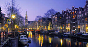 The-Prinsengracht-canal,-one-of-three-main-canals-in-Amsterdam-in-the-Netherlands